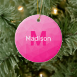 Geometrisches, rosa-ombre-Maschenmuster Monogram Keramik Ornament<br><div class="desc">Heiß rosa ombre geometrisches Maschenmuster Monogram Keramik Weihnachtsbaum Ornament. Monogram Personalize mit Ihrem benutzerdefinierten Initial und Namen. Triangle geometrische Masche mit hellen dunkelrosa Ober Farbverlauf moderne Design.</div>