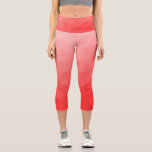 Geometrisches rotes Gefälle Capri Leggings<br><div class="desc">Einzigartige und lustige geometrische Frauenkleidung. Coole Capri-Leggings machen Mode für sie. Dreieck geometrische Masche mit dunkelroten Ober-Farbverlauf.</div>