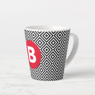 Geometrisches Schwarz-Weiß-Muster rotes Monogramm Milchtasse