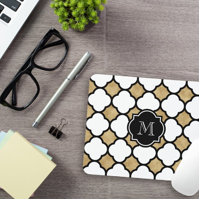 Geometrisches Schwarz-weißes Quatrefolienmonogramm Mousepad (Von Creator hochgeladen)
