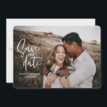 Geometrisches und Skripthochzeitungs-Foto Save The Date<br><div class="desc">Geometrisches und Skript Hochzeitsszenario Foto Save the Date. Die Hintergrundfarbe kann geändert werden. Moderne nehmen rustikale Hochzeit mit Schrift-Handschrift.</div>