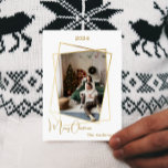 geometrisches Weihnachtsgold Moderne Foto Feiertagskarte<br><div class="desc">Moderne,  elegante Weihnachtskarte mit vergoldetem geometrischem Foto in den Imitaten. Personalisieren Sie Ihren Familiennamen und fügen Sie ihn hinzu. Frohe Weihnachten geschrieben mit einem trendigen Handgriff Stil Skript. Zurück: Fügen Sie Ihre Notiz und Ihre Namen hinzu.</div>