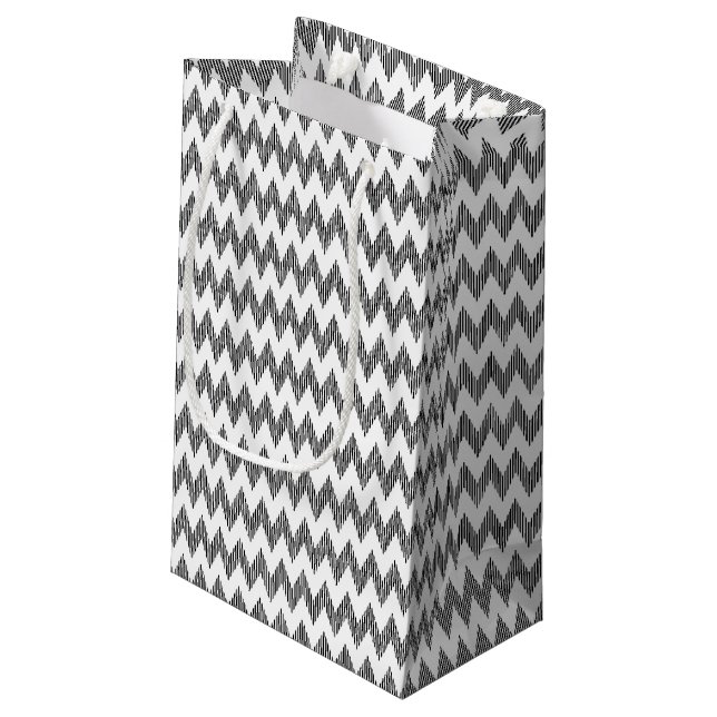 Geometrisches Zickzackmuster Kleine Geschenktüte (Rückseite Schrägansicht)