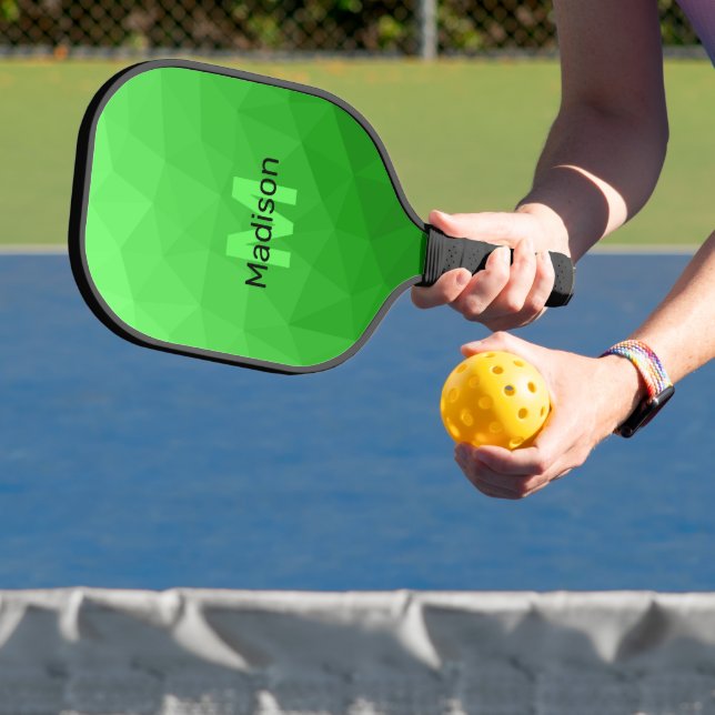 Geometrismuster für den grünen Farbverlauf Monogra Pickleball Schläger (InSitu)