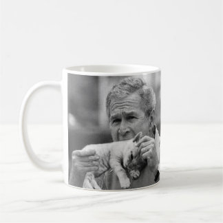 George W Bush, das ein Kätzchen isst Tasse
