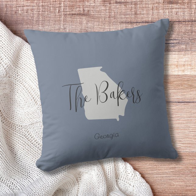 Georgia Staat Kontur Familienname Throw Kissen (Show pride for your state and personalize it!  "love makes this house a home in <your state>")