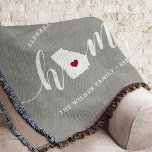 Georgia Zuhause Staat Personalisiert Decke<br><div class="desc">Zeigen Sie Zuhause-Staatsstolz mit dieser niedlichen rustikalen grauen Werftdecke mit "Zuhause" in weißer Kalligrafie-Schrift, die mit einer Silhouette des georgischen Staat stehend für den Buchstaben "O" zeigt. Eine rote Herzanzeige in der Staat-Karte vervollständigt das Design; Sie können die Herzposition in Ihrer Zuhause-Stadt ändern, indem Sie das Design-Tool öffnen und die...</div>
