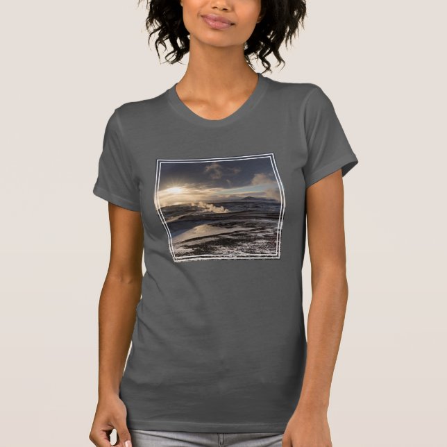 Geothermische Winterlandschaft T-Shirt (Vorderseite)