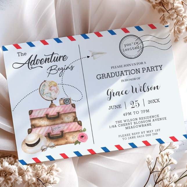 Gepäckabenteuer Postkarte Beginnt Graduierungspart (the adventure begins pink suitcases globe postcard style graduation party photograph invitation card)