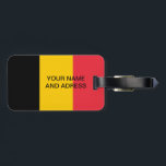 Gepäckmarke mit der Flagge Belgiens Gepäckanhänger<br><div class="desc">Mit diesem dauerhaften Gepäckanhänger mit der Flagge Belgiens können Sie Ihr Gepäck leicht identifizieren und Ihren belgischen Stolz unter Beweis stellen! Dieses Gepäckanhänger wurde aus hochwertigen Materialien gefertigt und zeigt in herausragender Weise das ikonische Design der belgischen Flagge mit drei vertikalen Streifen in schwarz, gelb und rot. Die lebhaften Farben...</div>