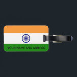 Gepäckmarke mit Flagge Indiens Gepäckanhänger<br><div class="desc">Identifizieren Sie Ihr Gepäck einfach mit unserem unverwechselbaren Gepäckanhänger mit der Flagge Indiens! Mit viel Liebe zum Detail gestaltet, zeigt dieses Gepäckanhänger stolz die lebendige Flagge Indiens. Die Flagge zeigt drei horizontale Streifen von Safran (oben), weiß (Mitte) und grün (unten) mit einem marineblauen Ashoka Chakra (Rad) in der Mitte des...</div>
