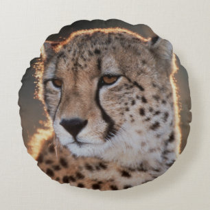 Gepard schaut weg rundes kissen