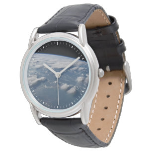 Geplünderte Anvillen der Erde auf Südborneo. Armbanduhr