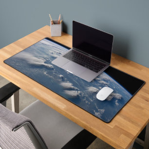 Geplünderte Anvillen der Erde auf Südborneo. Schreibtischunterlage