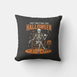 Gerade auf Halloween wartendes Skelett-Design_1 Kissen
