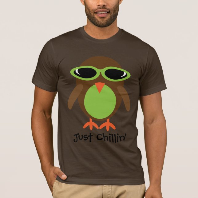 Gerade Chillin Eule mit Schatten T-Shirt (Vorderseite)