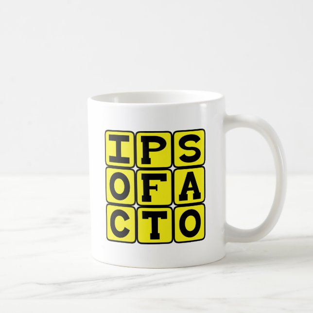Gerade dadurch durch die lateinische Phrase der Tasse (Rechts)