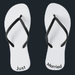 Gerade drehen verheirateter Braut-Bräutigam Flip Flops<br><div class="desc">Perfekt drehen Sie Reinfälle für die Flitterwochen der Jungvermählten um.</div>