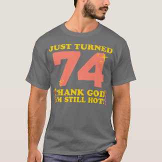 Gerade gedreht 74 Gott sei Dank im Still Hot 74. B T-Shirt