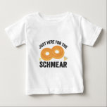 Gerade hier für die Schmear Funny Hanukkah Brot Baby T-shirt<br><div class="desc">hanukkah, jüdisch, chanukah, menorah, dreidel, Geschenk, Geburtstag, Urlaub, Latte</div>