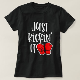 Gerade Kickin es Kickboxing Zitat-Kämpfer-Geschen T-Shirt