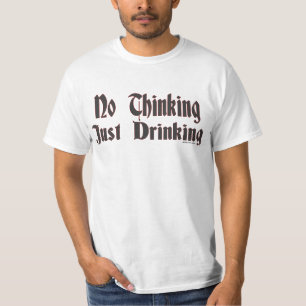 Gerade trinkend T-Shirt