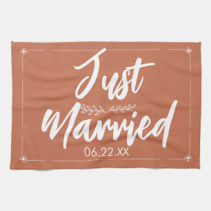 Gerade verheiratet mit Hochzeitstag Geschenk Küche Geschirrtuch