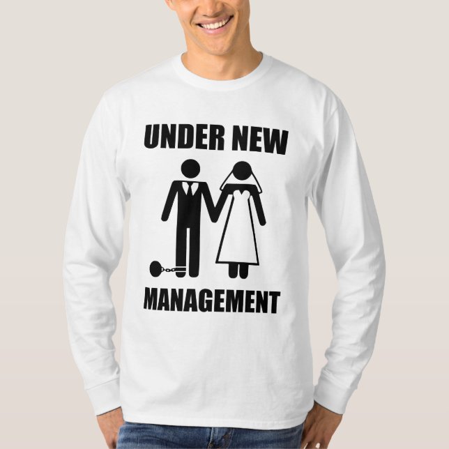 Gerade verheiratet, unter neuem Management T-Shirt (Vorderseite)