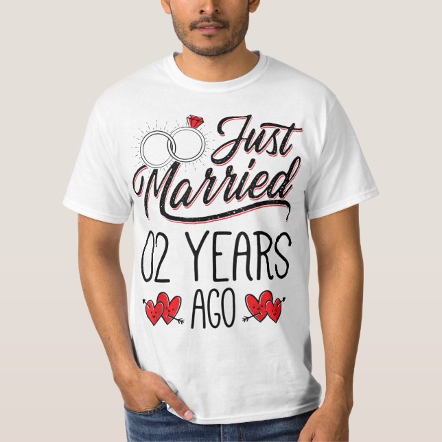 Gerade verheiratet vor 2 Jahren Funny Couple 2. An T-Shirt (Vorderseite)