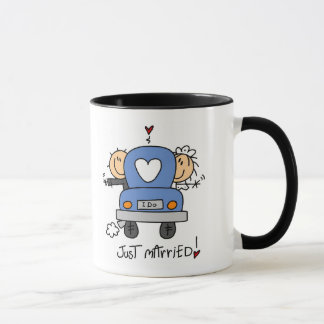 Gerade verheiratete Braut und Bräutigam-T - Shirts Tasse