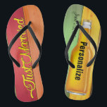 Gerade verheirateter Bier-Strand Flip Flops<br><div class="desc">Gerade verheiratet! Bier drehen Reinfälle für die Jungvermählten um. Groß für Strandflitterwochen. Personifizieren Sie und addieren Sie individuelle Namen und Hochzeitsdatum.</div>