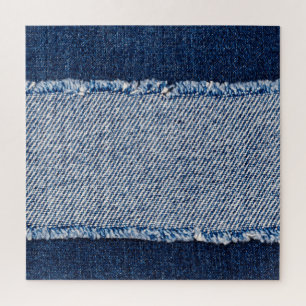Gerahmte blaue Jeans mit Fransensaum. Puzzle