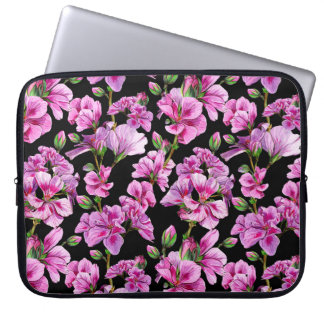 Geranazweige, Aquarellfarben-Rosa-Buds. Laptopschutzhülle