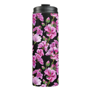 Geraniumzweige, Wasserfarbe rosa Knospen. Thermosbecher