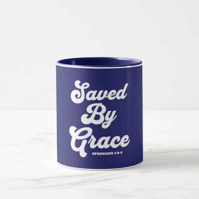 Gerettet von Grace Ephesians 2:8-9 Tasse (Zentrum)