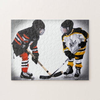 geringe Hockeyspieler am Face-Offpuzzlespiel Puzzle