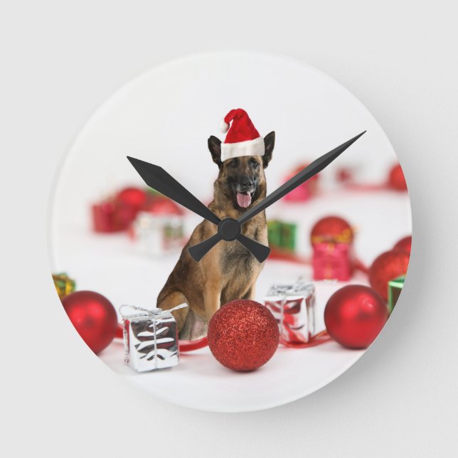 German Shepherdog w Christmas Gifts Weihnachtsmann Runde Wanduhr (Vorderseite)