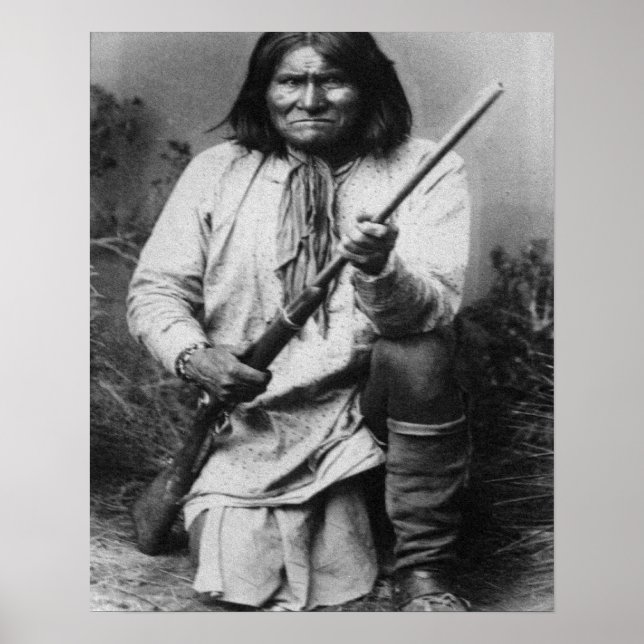 'Geronimo mit Gun am Bereit' Poster (Vorne)