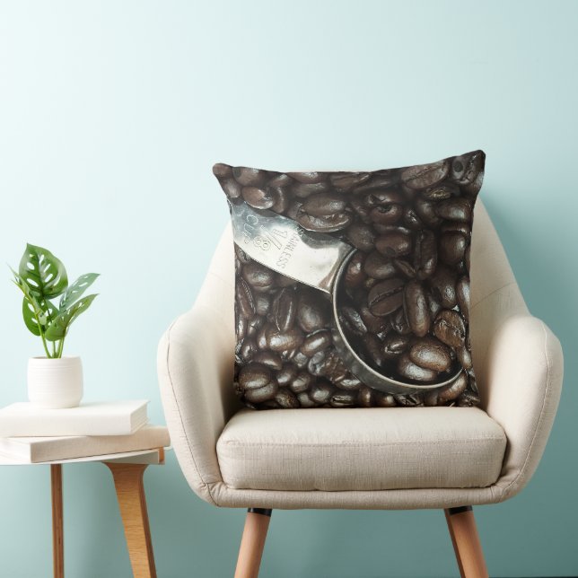 geröstete Kaffeebohnen mit Silberschottenaufnahme Kissen (Stuhl )