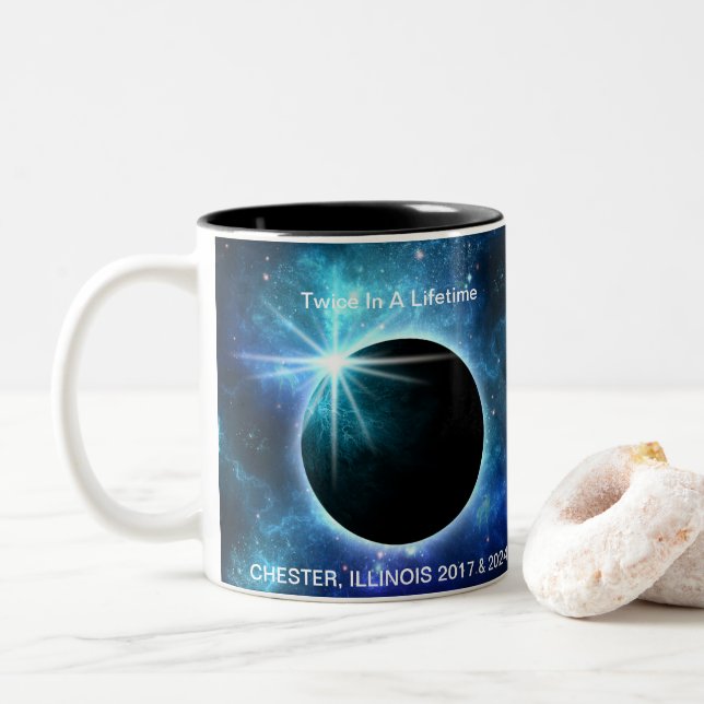 Gesamteklipse-Tasse Chesters Illinois 2017 Zweifarbige Tasse (Mit Donut)