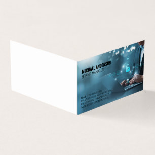 Geschäftsmann am Computer   Daten