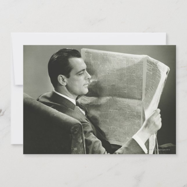 Geschäftsmann beim Lesen der Zeitung (Vorderseite)