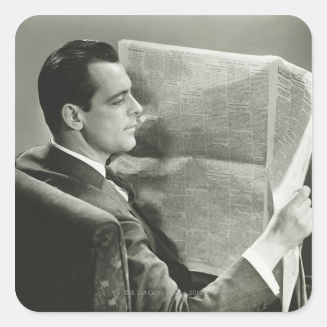 Geschäftsmann beim Lesen der Zeitung Quadratischer Aufkleber (Vorderseite)