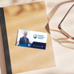 Geschäftsmann im Büro Unternehmen QR-Code Visitenkarte