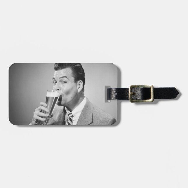 Geschäftsmann-trinkendes Bier Gepäckanhänger (Vorderseite horizontal)