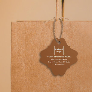 Geschäftsmarke auf braunem, fantasievoll geformtem geschenkanhänger