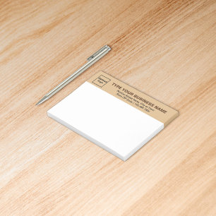 Geschäftsmarke auf hellbrauner Überschrift eines R Post-it Klebezettel