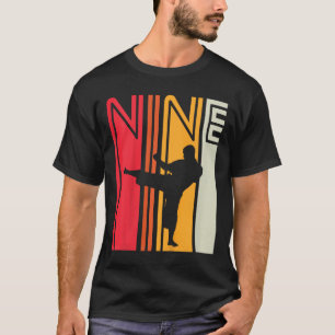 Geschenk für Kinder zum 9. Geburtstag Karate Retro T-Shirt