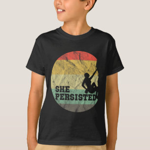 Geschenk für Kletterin Sie blieb hartnäckig Frau K T-Shirt