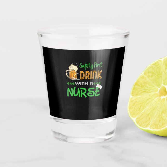 Geschenk für Krankenschwester | Erster Sicherheits Schnapsglas (Vorderseite)